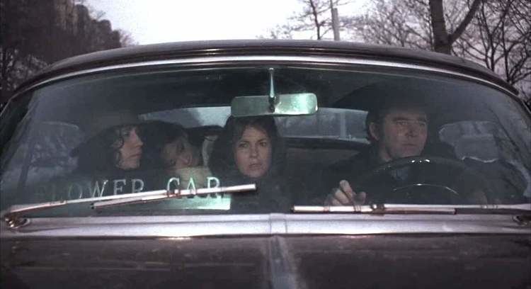 (L to R) Arlo Gatri, Tina Chen, Patricia Quinn and James Broderick inside a moving car in a movie scene from Alice's Restaurant (1969)