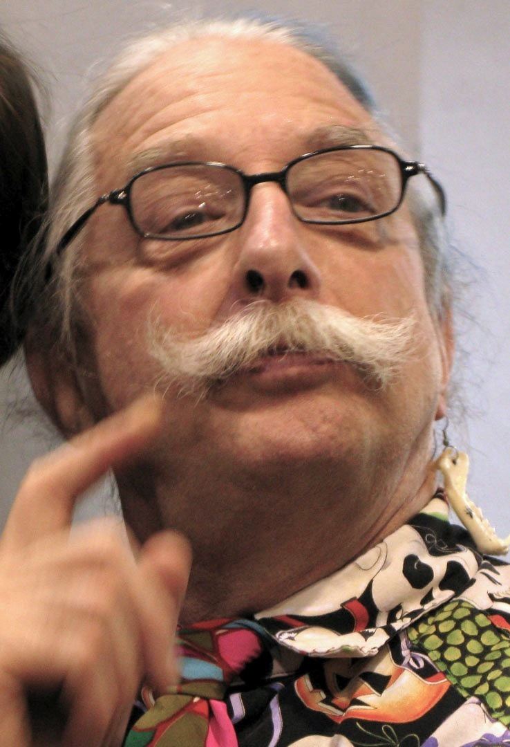 Patch Adams httpsuploadwikimediaorgwikipediacommonsdd