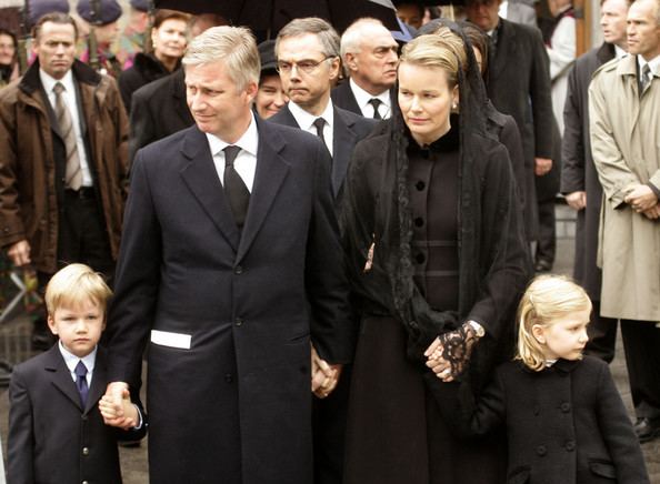 Prince Gabriel, Prince Philippe, Princess Mathilde, and Princess Elisabeth of Belgium wearing black suits and dresses while attending the funeral of Patrick d'Udekem d'Acoz, Princess Mathilde's father at Saint Pierre Church.