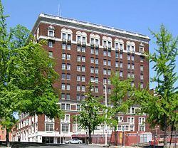 Patrick Henry Hotel httpsuploadwikimediaorgwikipediacommonsthu