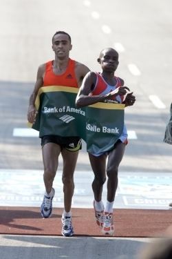 Patrick Ivuti Patrick Ivuti and Berhane Adere Win Hot Dramatic Chicago Marathon
