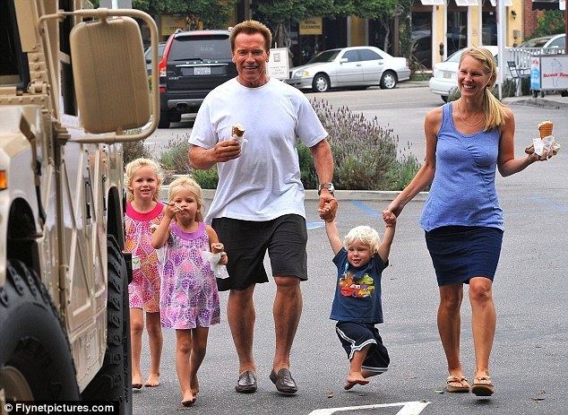 Patrick M. Knapp Schwarzenegger Arnold Schwarzenegger treats family friends to ice cream at