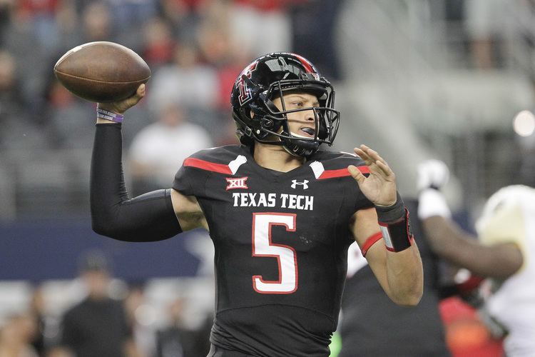 Patrick Mahomes Reusse Younger Pat Mahomes prefers pigskin over pitching