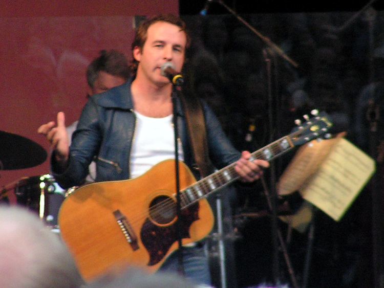 Patrik Isaksson (singer)