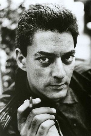 Paul Auster threeguysonebookcomwpcontentuploadsausterpau