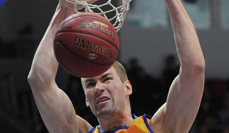 Paul Davis (basketball) Paul Davis Inspires Khimki to Win in Spain Basketball