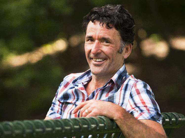 Paul Dewar MP Paul Dewar on family foreign affairs and making a difference