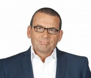 Paul Henry (broadcaster) Paul Henry to host breakfast on TV3 and RadioLive in 2015 Voxyconz