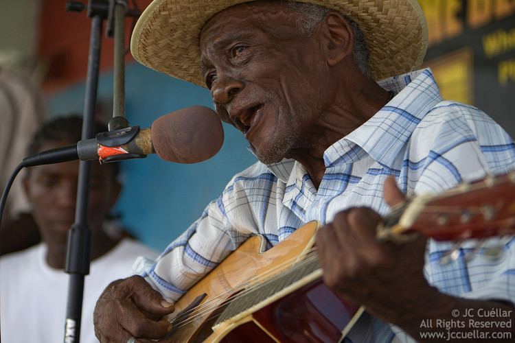 Paul Nabor jccuellar Photo Keywords performing cacao