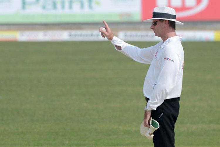 India vs England Mumbai Test Umpire Paul Reiffel Retires Hurt