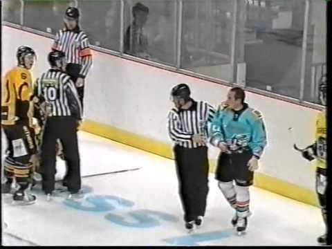 Paul Sample (ice hockey) Paul Sample vs Calle Carlsson EIHL fight 11905 YouTube