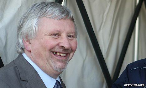 Paul Sturrock BBC Sport Southend United extend Paul Sturrock contract