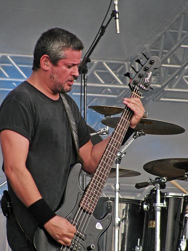 Paulo Jr. Paulo Jr Sepultura Bass