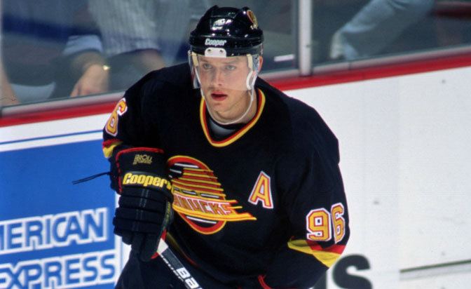 Pavel Bure Pavel Bure39s No 10 to be retired by Vancouver Canucks