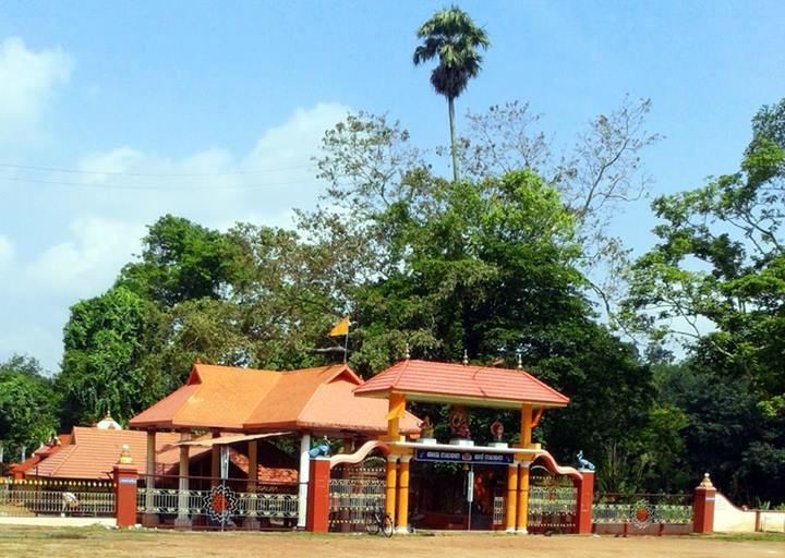 Pazhakulam punthalaveetil temple