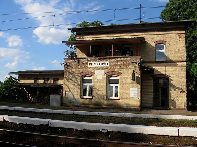 Pęckowo railway station