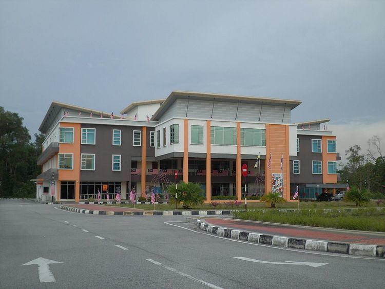Perak Tengah District httpsuploadwikimediaorgwikipediacommonsthu