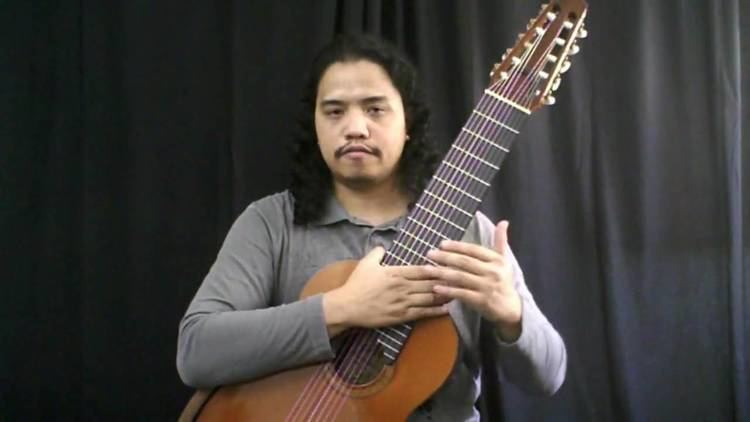 Perfecto de Castro Perfecto De Castro talks about his 10string Guitar YouTube