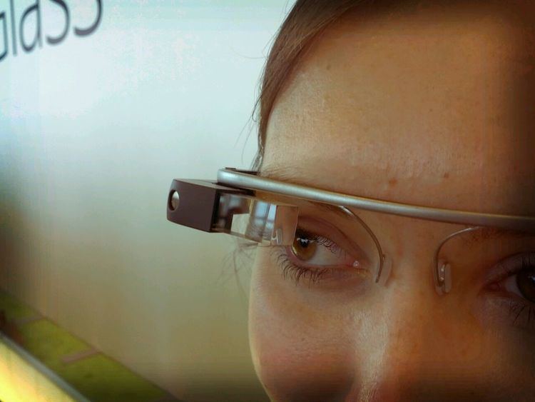 Peripheral Head-Mounted Display (PHMD)