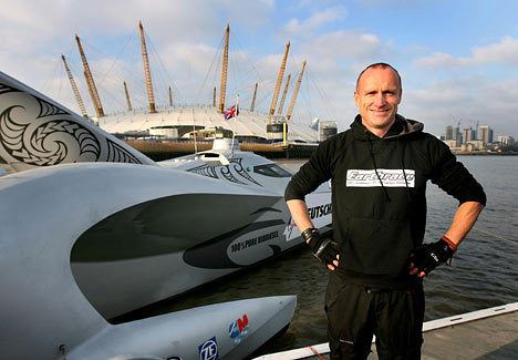 Pete Bethune Ecoboat powered by human fat attempts round the world