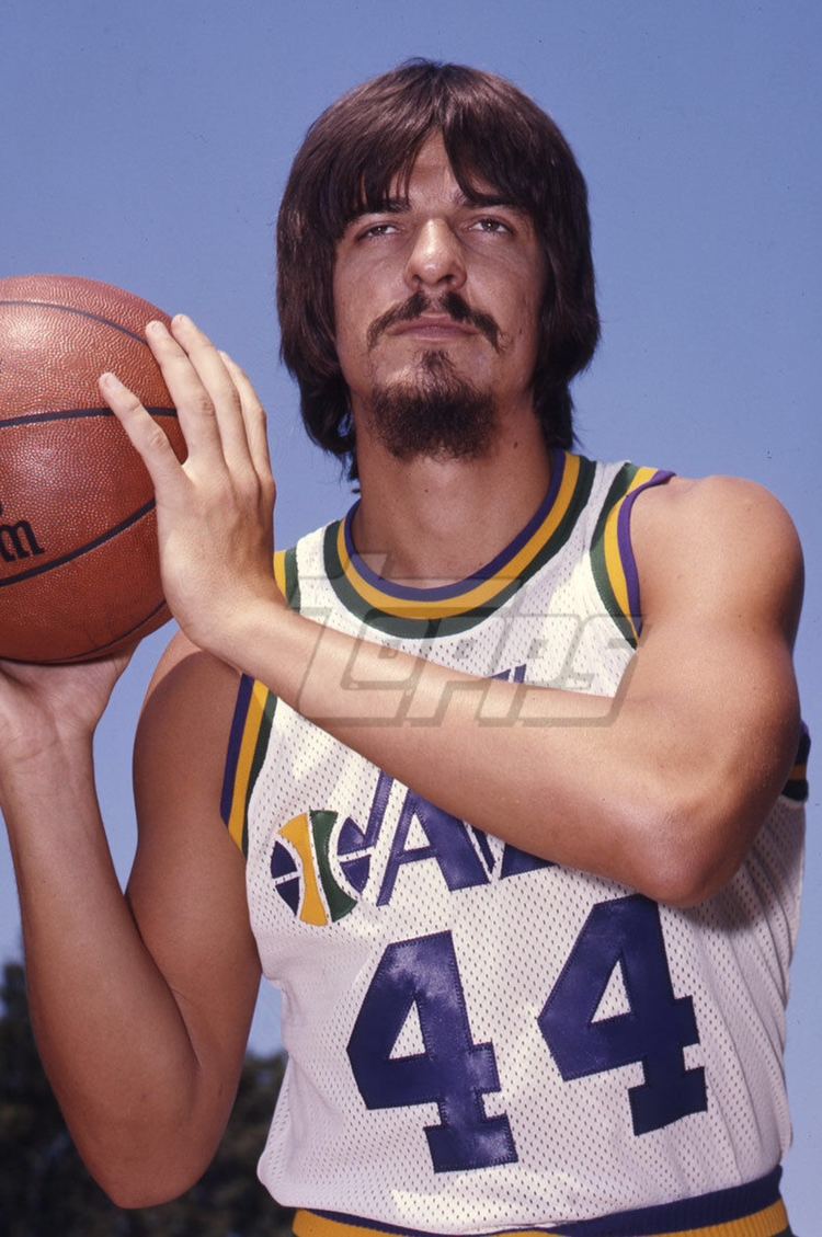 Pete Maravich - Utah Jazz, 1974–1980  Basketball players, Basketball is  life, Sporting legends