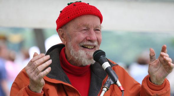 Pete Seeger Pete Seeger39s story behind quotWhere Have All the Flowers Gonequot