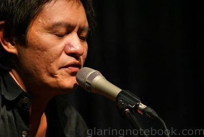 Pete Teo The Singer Songwriters Round number something Glaring