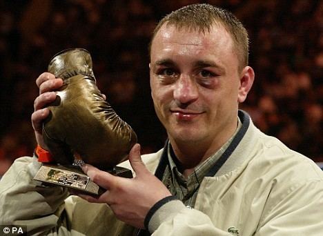 Peter Buckley (boxer) Counted out World39s worst boxer throws in the towel after