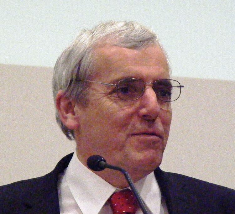 Peter Carter (author) httpsuploadwikimediaorgwikipediacommonsthu