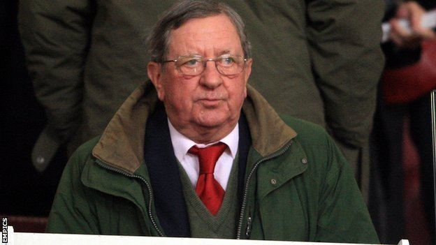 Peter Hill-Wood BBC Sport Peter HillWood Arsenal chairman suffers
