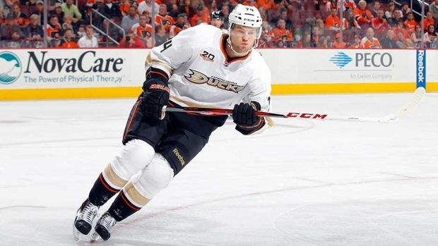 Peter Holland (ice hockey) Leafs acquire Holland Staubitz from Ducks NHL on CBC