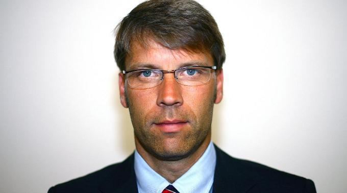 Peter Knäbel fussballch Direktor Knbel und der Schweizer Pulsschlag