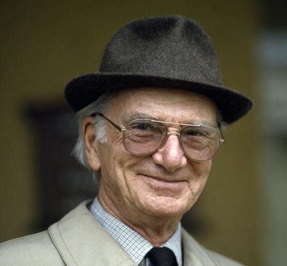 Peter O'Sullevan Peter O39Sullevan the voice of horse racing dies aged 97 UK