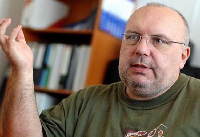 Peter Pišťanek Prozaik a publicista Peter Pianek by mal 55 rokov Kultra TERAZsk