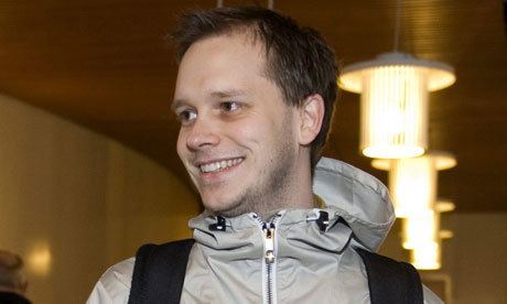 Peter Sunde Pirate Bay cofounder to release Hemlis encrypted
