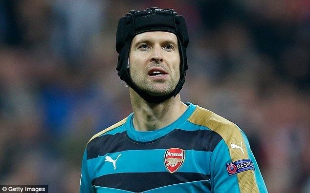 Petr Čech Arsenal keeper Petr Cech wants to play without a helmet but