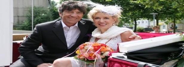Petra Reski smiling during her wedding with Lino Lando with them wearing their respective wedding attire.