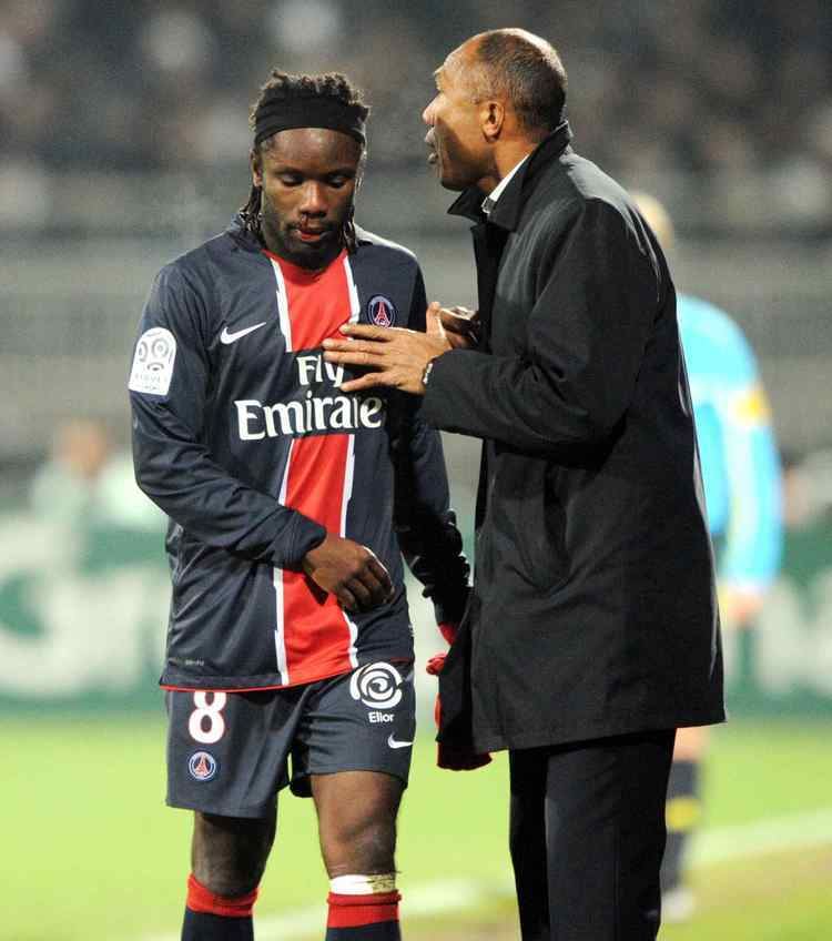 Péguy Luyindula PSG Peguy Luyindula accuse Antoine Kombouar