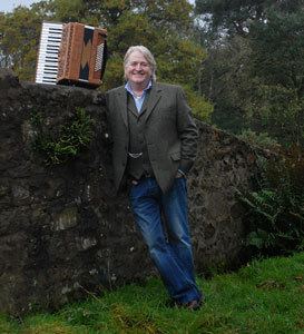 Phil Cunningham (folk musician) Phil Cunningham Scottish Traditional Music Hall of Fame