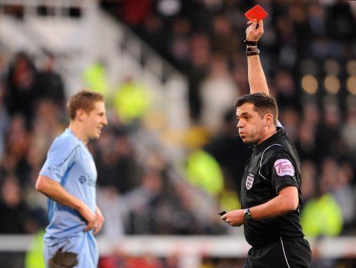 Phil Dowd Phil Dowd To Referee Manchester United And Manchester City Community