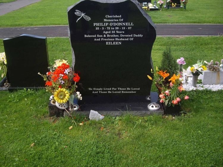 Phil O'Donnell (footballer) O39Donnell Phil Grave amp Memorial The Celtic Wiki