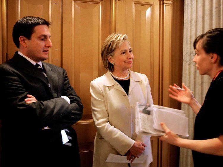 Philippe Reines Angry email Philippe Reines to reporters Business Insider
