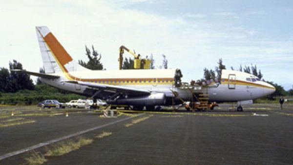 Boeing 737-200 Aloha Flight 243 showing significant structural failure