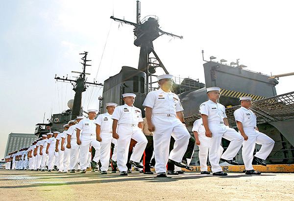 Philippine Navy Aquino impressed by 39George Clooney Albert Einstein39 of the