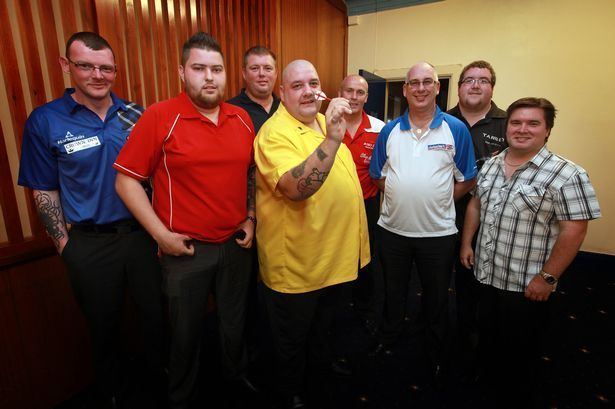 Phill Nixon Darts players rally round to support star Phill Nixon in