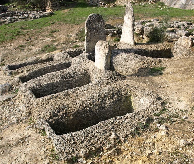 Phourni The Minoan cemetery at Phourni