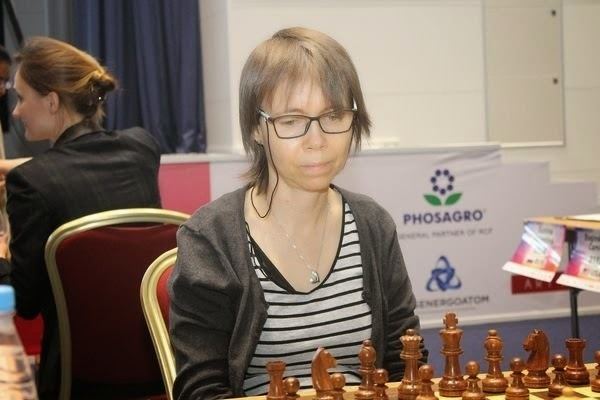 World Chess - Pia Ann Rosa-Della Cramling is a Swedish chess player. In  1992, she became the fifth woman to earn the FIDE title of Grandmaster.  Since the early 1980s, she has