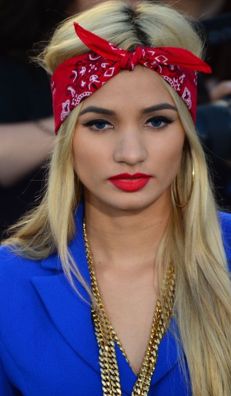 Pia Mia httpsuploadwikimediaorgwikipediacommons44