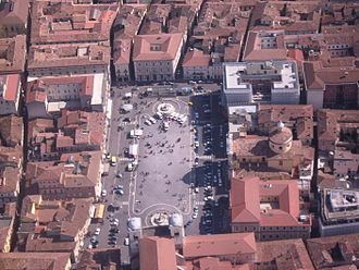 Piazza del Duomo, L'Aquila httpsuploadwikimediaorgwikipediacommonsthu