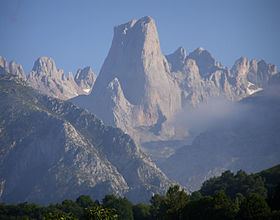 Picos de Europa httpsuploadwikimediaorgwikipediacommonsthu